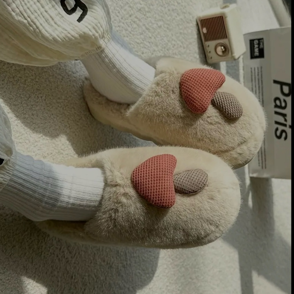 NEW Mushroom puffy appliqué fuzzy plush cream tan faux fur slippers size 7/8 - Picture 3 of 10